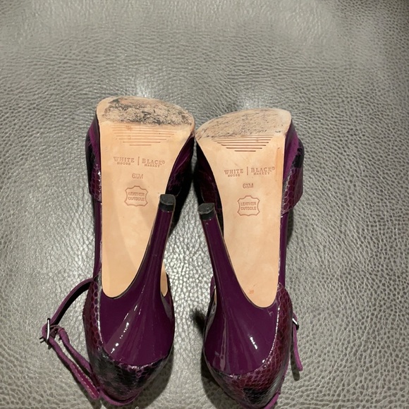 WHBM Purple snake skin heels - Picture 5 of 6